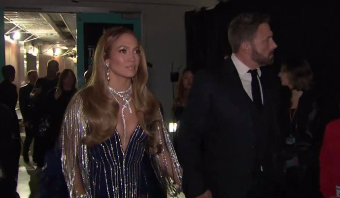 El "miserable" Ben Affleck y Jennifer Lopez, los reyes del 'meme' en los Grammy 2023