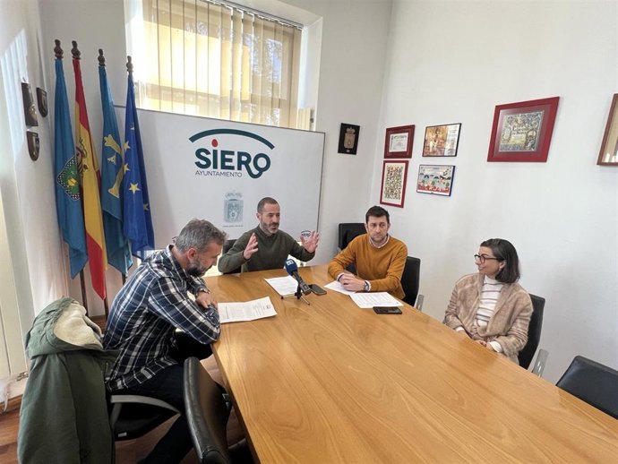 Angel García, al fondo