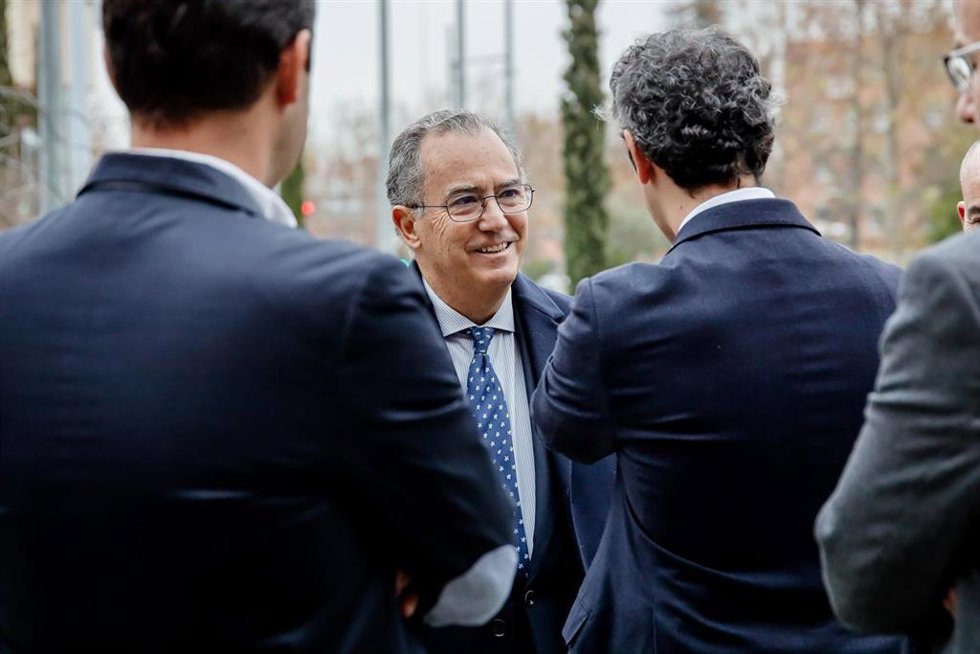 El vicepresidente de la Comunidad de Madrid y consejero de Educación, Universidades y Ciencia de la Comunidad de Madrid, Enrique Ossorio, a su llegada a la reunión del Consejo de Gobierno, en el Ayuntamiento de Alcobendas, a 11 de enero de 2023, en Alco