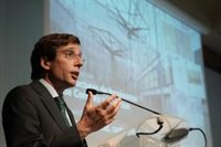 Almeida aconseja a Reyes Maroto "disimular" y "no decir tan abiertamente que es sanchista" porque "le perjudica"