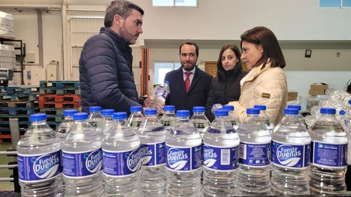 El consejero Antonio Luengo durante su visita a la plata de Fuente Dueñas en Sierra Espuña