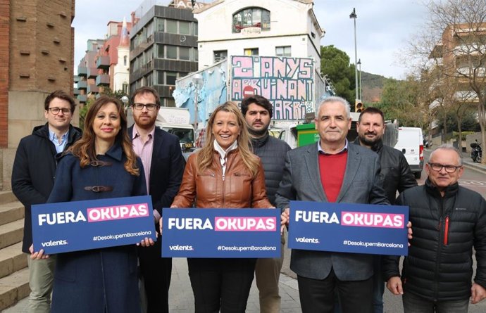 Los concejales Marilén Barceló, Eva Parera y Óscar Benítez presentan una campaña contra las ocupaciones ilegales.
