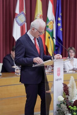 Archivo - El alcalde de Logroño, Pablo Hermoso de Mendoza, en el pleno municipal