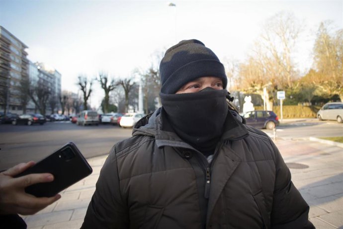 El acusado M.J.V.C  a su llegada a un juicio por el crimen de O Ceao, en la Audiencia Provincial de Lugo, a 6 de febrero de 2023, en Lugo, Galicia (España). 