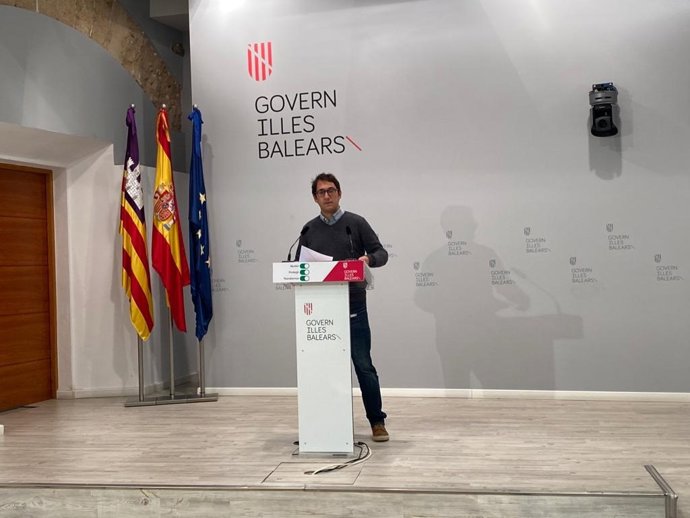 Archivo - El portavoz del Govern y conseller de Modelo Económico, Turismo y Trabajo, Iago Negueruela.