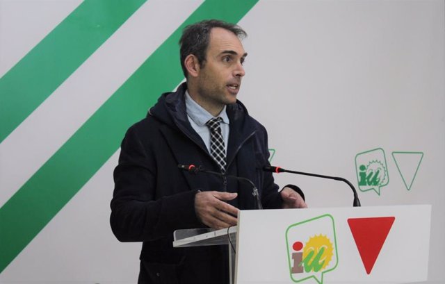 El coordinador general de Izquierda Unida Andalucía, Toni Valero, este lunes en rueda de prensa.