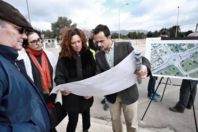 La presidenta del Consell de Mallorca, Catalina Cladera, y el conseller insular de Movilidad e Infraestructuras, Ivan Sevillano.