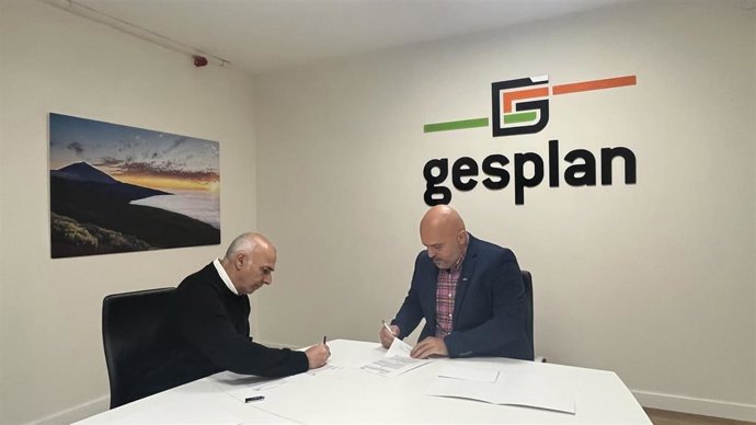 El delegado del CSIC en Canarias, Manuel Nogales y el consejero delegado de Gesplan, Agoney Piñero