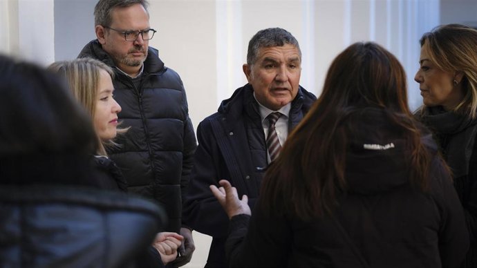 Archivo - El coordinador del área de Transformación Económica y Digital del PSOE de Andalucía, Gaspar Llanes, atiende a los medios con motivo de la presentación del segundo informe del Observatorio Económico y Social de Andalucía del PSOE-A.