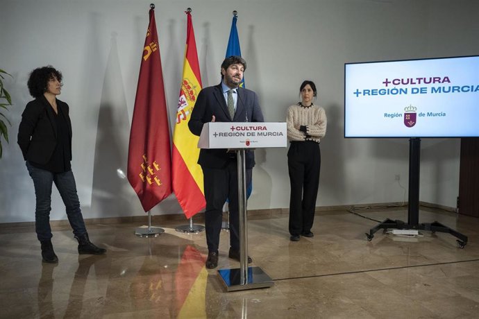 El presidente recibe en San Esteban a Eva Libertad y Nuria Muñoz, directoras de Sorda