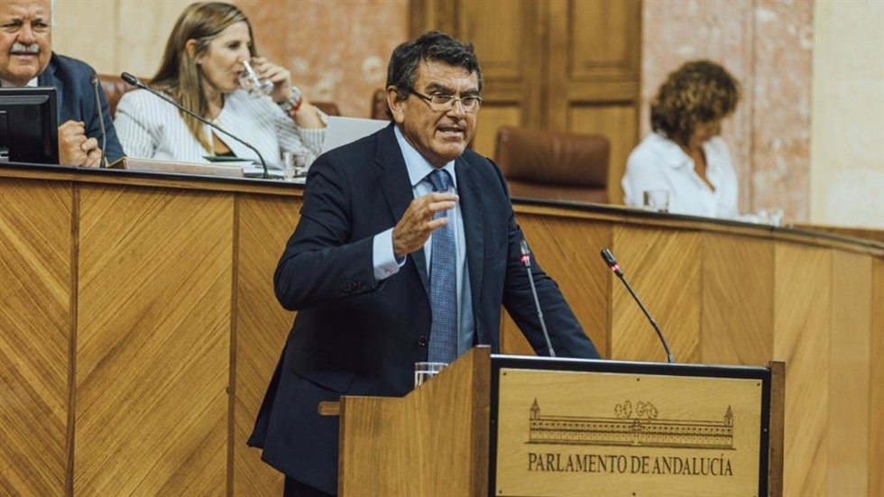Archivo - El parlamentario andaluz de Vox Rafael Segovia, en el Pleno del Parlamento en una foto de archivo.