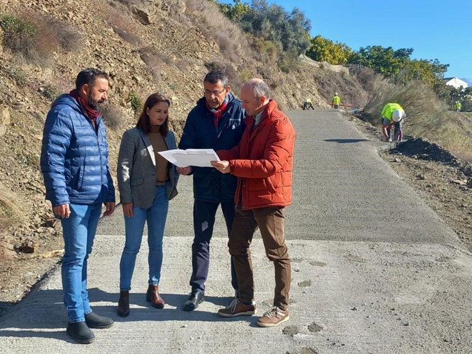 La Junta ejecuta con 391.000 euros obras en dos caminos rurales de El Borge y Arenas