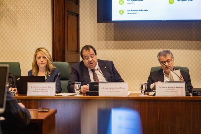 El conseller Joan Ignasi Elena durante su intervención en la Comisión de Interior