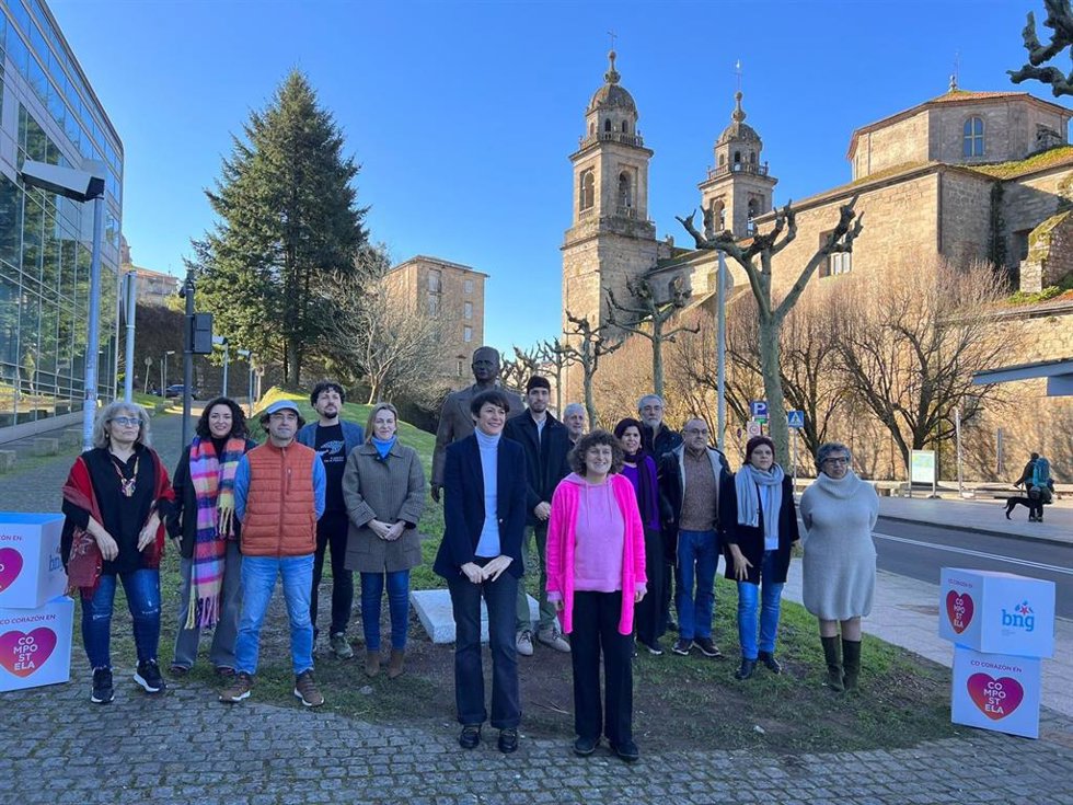 La portavoz nacional del BNG, Ana Pontón, presenta el primer tramo de la lista que encabeza Goretti Sanmartín en la capital compostelana para las elecciones del 28 de mayo