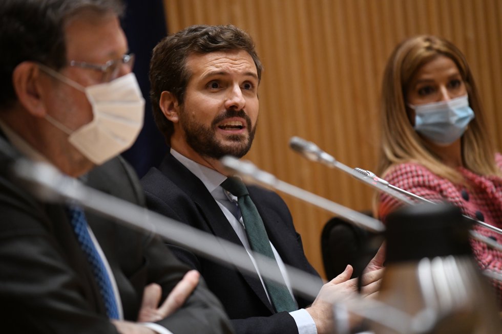 El expresidente del Gobierno Mariano Rajoy y el el expresidente del Partido Popular, Pablo Casado en el Congreso de los Diputados