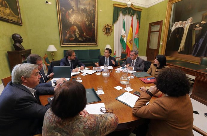 Pacto por Granada, reunido en la Sala de la Mariana del Ayuntamiento de la capital granadina