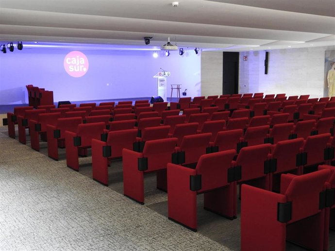 Salón de actos de Cajasur en su sede central de Gran Capitán.