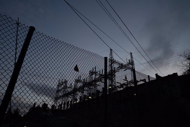 Archivo - Arxive - Estesa elèctrica, a 31 de desembre de 2022, a Barcelona, Catalunya (Espanya). 