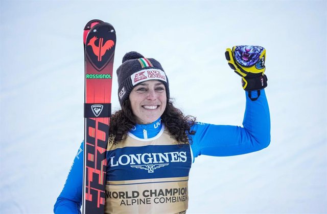 La esquiadora italiana Federica Brignone celebra su victoria en la combinada de los Mundiales de Esquí Alpino 2023