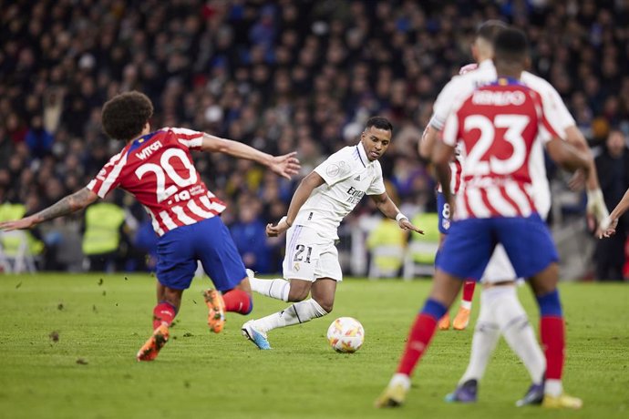 26 January 2023, Spain, Madrid: Real Madrid's Rodrygo scores his side's first goal during the Spanish Cup (Copa del Rey) quarter-final soccer match between Real Madrid CF and Atletico de Madrid at Santiago Bernabeu Stadium. Photo: Ruben Albarran/ZUMA Pr