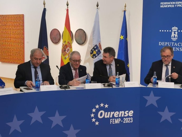 Miguel Gracia subraya que los ayuntamientos son la principal voz del territorio