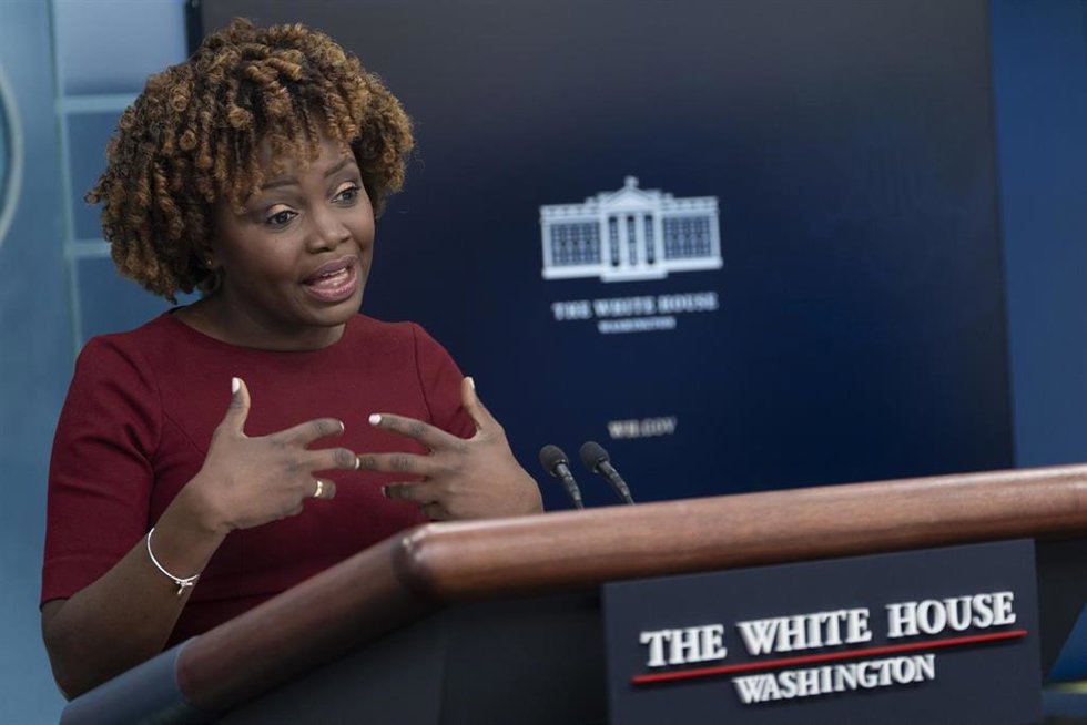 Archivo - La portavoz de la Casa Blanca, Karine Jean-Pierre, en rueda de prensa en Washington
