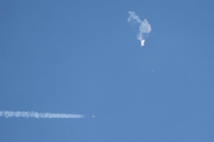 Derribo de un supuesto globo espía de China en el océano Atlántico