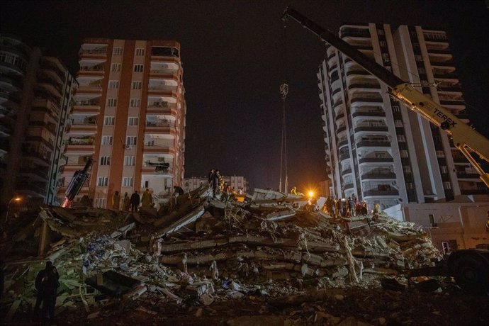 Daños materiales en Adana, Turquía, tras el terremoto de magnitud 7,4 en el sur del país, cerca de la frontera con Siria