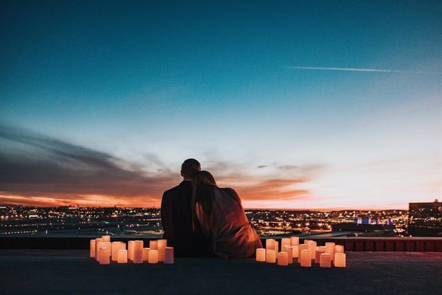 Sorprender con una cena romántica en París o en cualquier destino por San Valentín tiene descuento con Air France