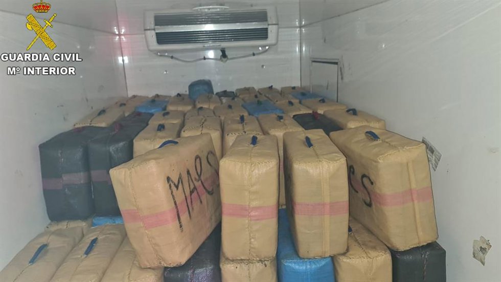 La Guardia Civil incauta un alijo con 4.200 kilos de hachís que se pretendía introducir por los caños de Sancti Petri (Cádiz)