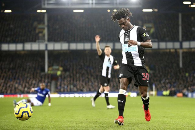 Archivo - El futbolista ghanés Christian Atsu durante su etapa en las filas del Newcastle