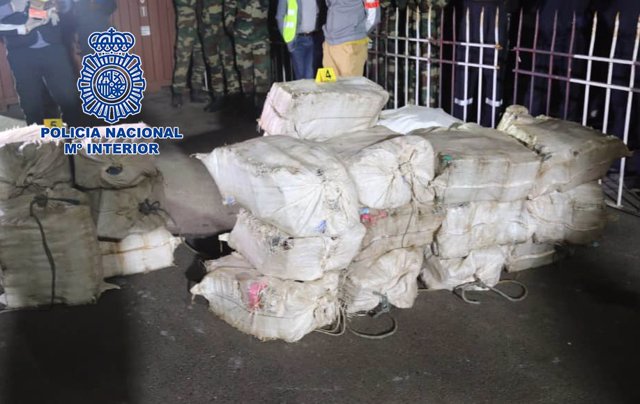 Intervenidos 805 Kilogramos De Cocaína A Bordo De Un Pesquero En El Atlántico Y Detenidas Siete Personas