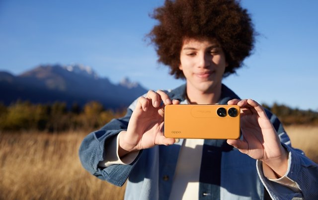 Smartphone Oppo Reno8 T en color naranja