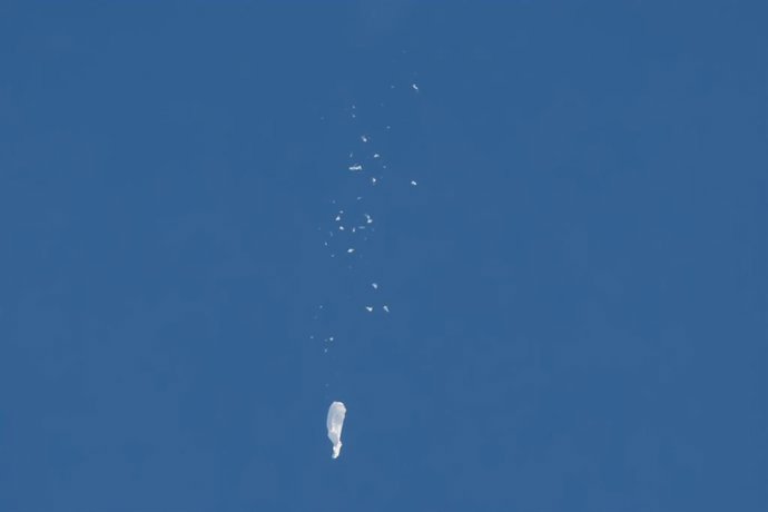 Las fuerzas de Estados Unidos derriban un supuesto globo espía chino frente a las costas de Carolina del Sur