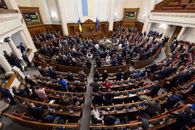 Archivo - El presidente de Ucrania, Volodimir Zelenski, durante una comparecencia en el Parlamento ucraniano