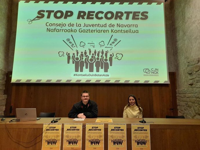 El presidente del Consejo de la Juventud, Pablo Lanaspa, junto a una de las integrantes de la comisión permanente