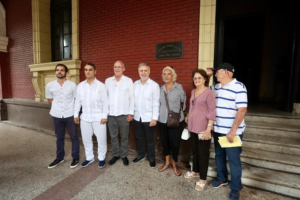El presidente de Canarias, Ángel Víctor Torres, durante su visita a la Casa Canaria de Cuba, en La Habana