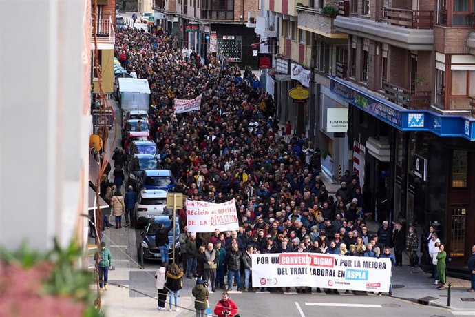 Manifestación contra el bloqueo de la negociación del convenio en Aspla