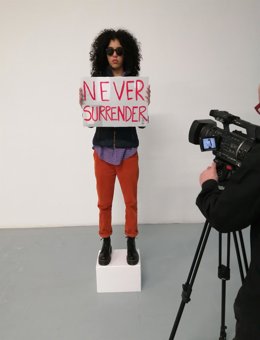 Reproducción hiperrealista de escultura hiperrealista.