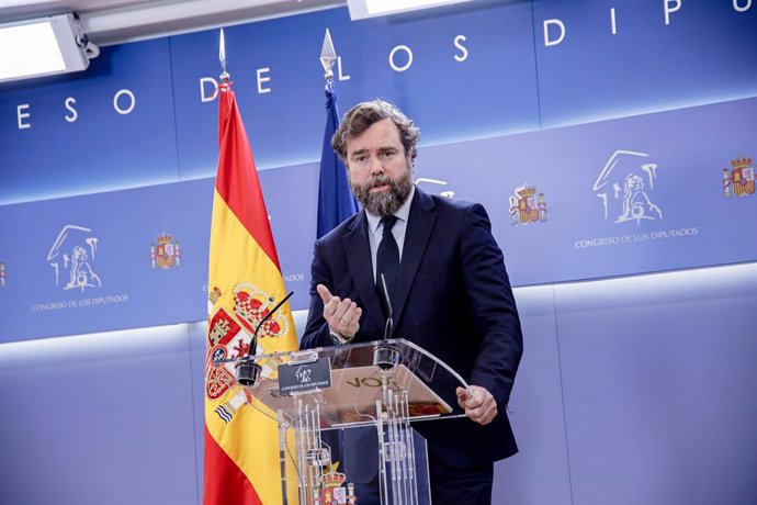 El portavoz de Vox en el Congreso, Iván Espinosa de los Monteros, durante una rueda de prensa, en el Congreso de los Diputados, a 17 de enero de 2023, en Madrid (España).