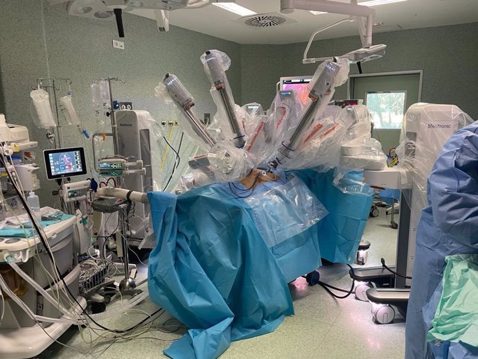 El Hospital Universitario HM Sanchinarro realiza con el robot 'Hugo' dos operaciones de cirugía digestiva