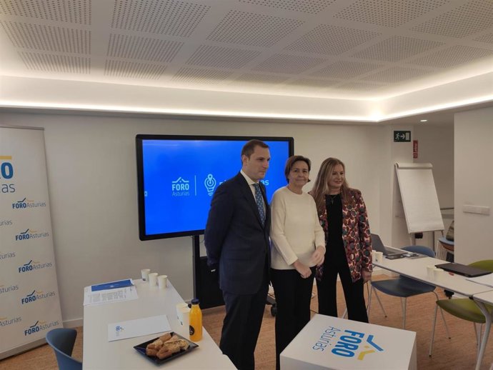 Adrián Pumares, Carmen Moriyón y Emilia Calvo
