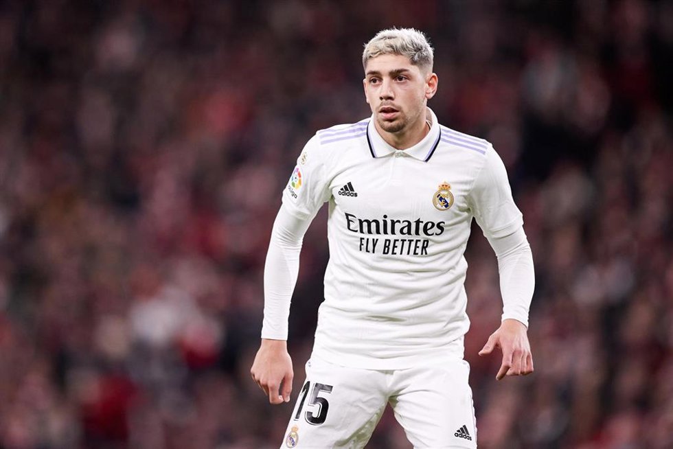 El centrocampista del Real Madrid Fede Valverde, ante el Athletic Club en San Mamés. 