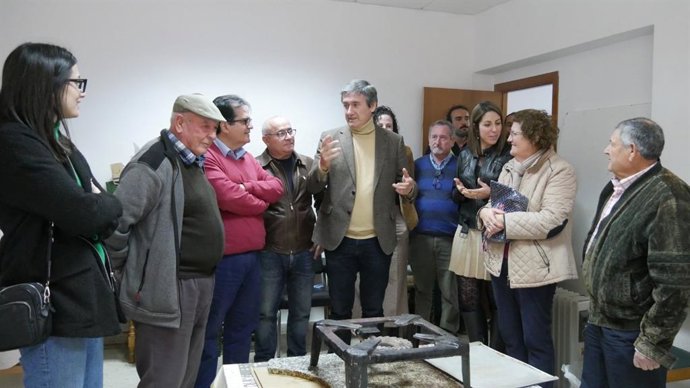 Visita al inicio de las obras del centro de mayores de Adra (Almería)