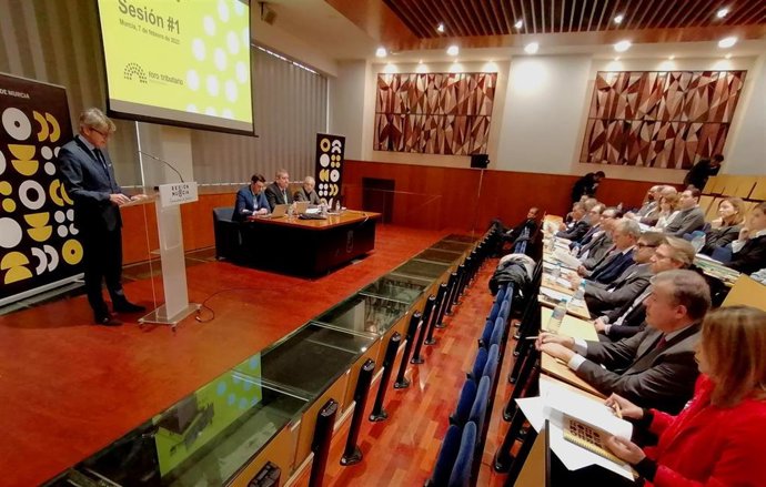 El consejero de Economía, Hacienda, Fondos Europeos y Administración Digital, Luis Alberto Marín, inaugura el Foro Tributario, que reúne a la administración y a los colaboradores sociales