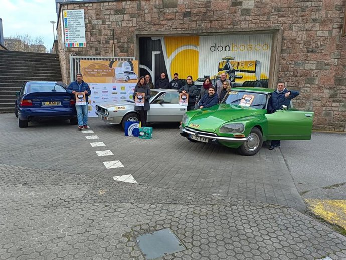 Vehículos clásicos en la presentación de la Travesía.