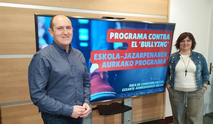 Carlos Fernández y Nuria Rodríguez presentan la segunda edición del programa contra el 'bullying' o acoso escolar