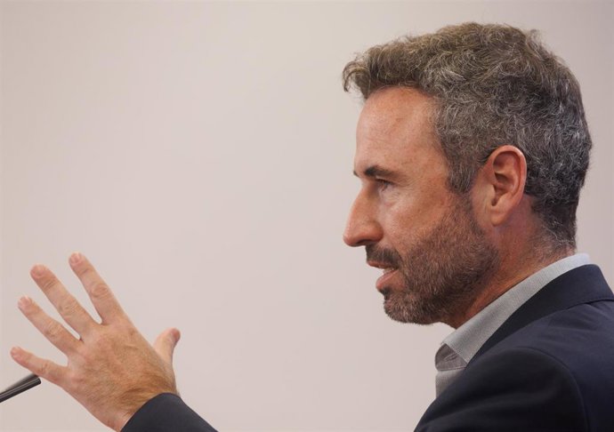 El diputado de Ciudadanos Guillermo Díaz Gómez durante una rueda de prensa anterior a la reunión de la Junta de Portavoces, en el Congreso de los Diputados, a 31 de enero de 2023, en Madrid (España).