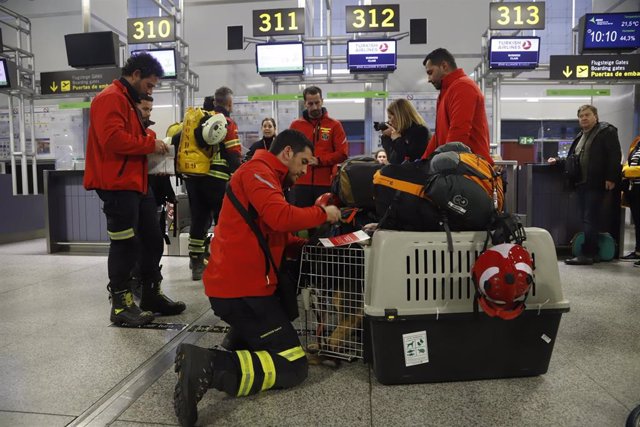 Una dotación de bomberos parten desde Málaga para prestar ayuda humanitaria tras los terremotos de Turquía y Siria