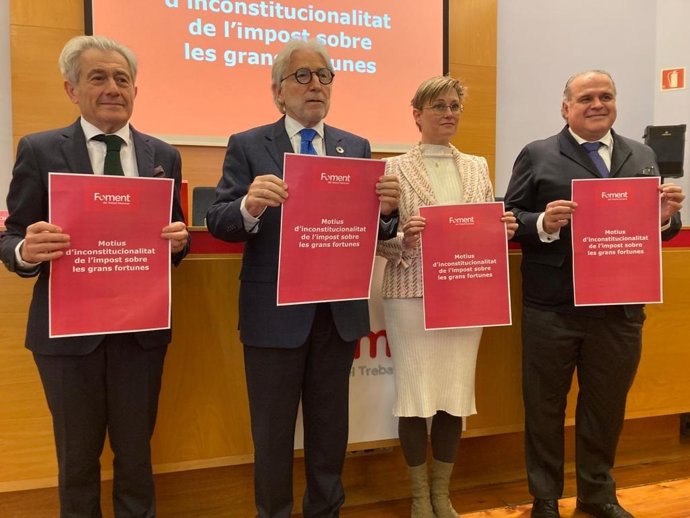 (I-D) El Presidente De La Comisión De Economía Y Fiscalidad De Foment Del Treball, Valentí Pich; El Presidente, Josep Sánches Llibre; La Vicepresidenta, Virgínia Guinda, Y El Consejero De Presidencia, Manel J. Silva.